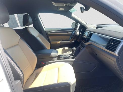 Certified 2023 Volkswagen Atlas Cross Sport SE FWD image 15