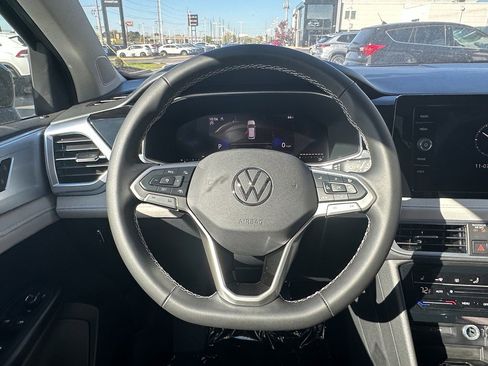 New 2025 Volkswagen Taos SE image 10