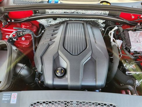 Used 2025 Porsche Macan image 31