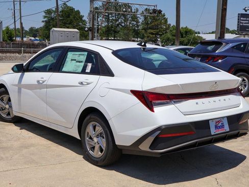 New 2026 Hyundai Elantra SE w/ Cargo Package FWD image 2