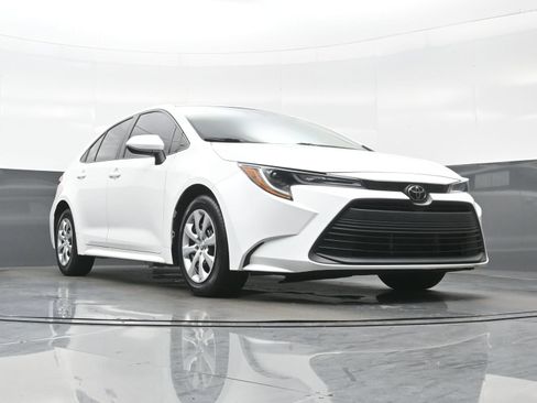 Used 2024 Toyota Corolla LE FWD image 24