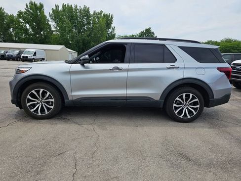 Used 2020 Ford Explorer ST w/ Premium Technology Package AWD/4WD image 4