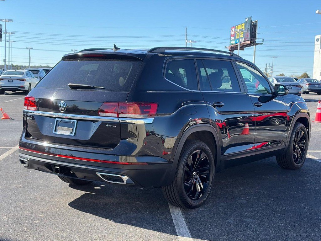 Used 2023 Volkswagen Atlas SE w/ Black Wheel Package AWD/4WD image 3
