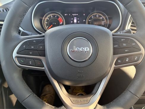 Used 2022 Jeep Cherokee Limited w/ Mopar Interior Package image 20