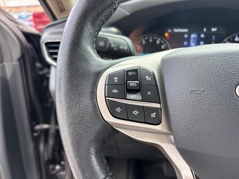 Used 2021 Ford Explorer XLT w/ Equipment Group 202A AWD/4WD image 17