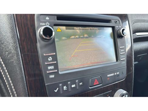 Used 2016 Chevrolet Traverse LT w/ Style and Technology Package AWD/4WD image 19