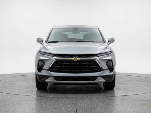 Used 2025 Chevrolet Blazer LT image 2