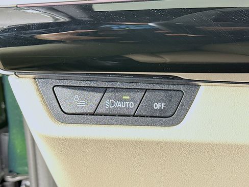 Used 2025 BMW X1 xDrive28i w/ Technology Package image 17