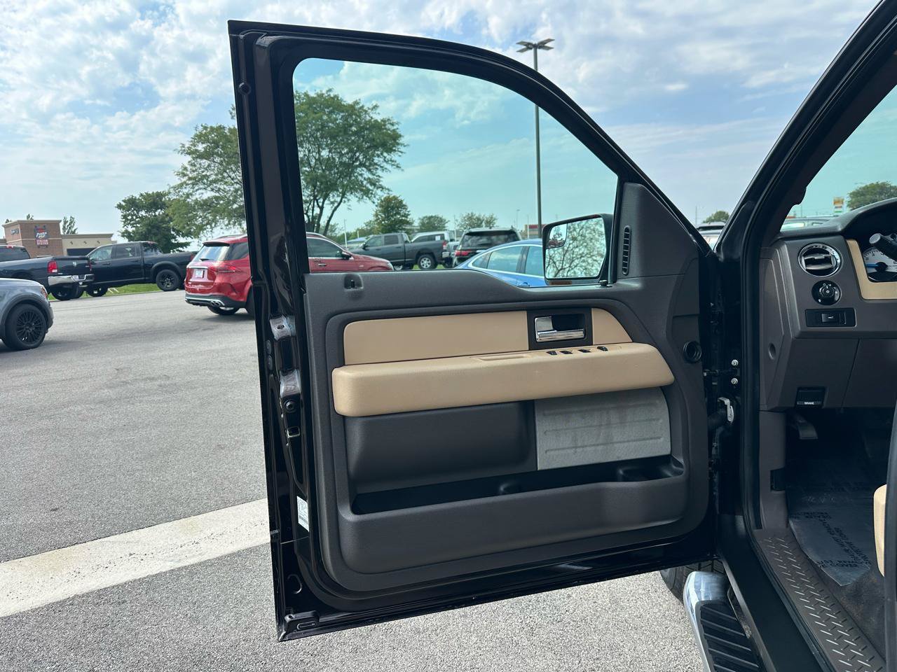 Used 2014 Ford F150 XLT w/ Equipment Group 302A Luxury AWD/4WD image 11