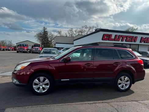 Used 2011 Subaru Outback 2.5i Limited image 8