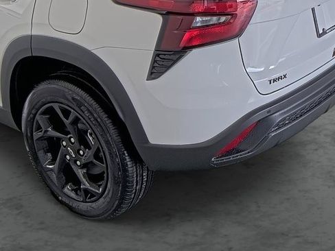 New 2026 Chevrolet Trax LT w/ Driver Confidence Package FWD image 9