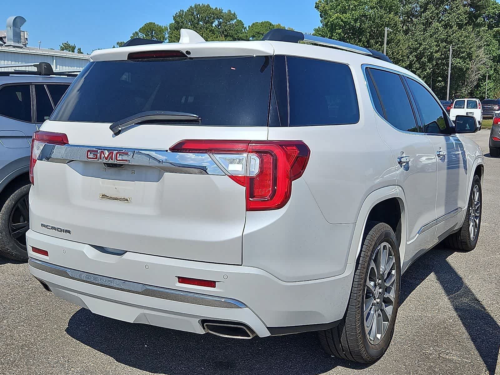Used 2023 GMC Acadia Denali w/ Denali Ultimate Package FWD image 3