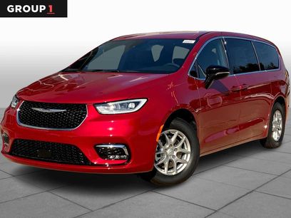 New 2026 Chrysler Pacifica Select