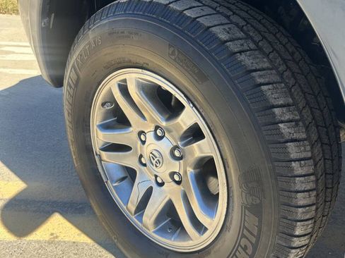 Used 2005 Toyota Sequoia SR5 RWD image 18