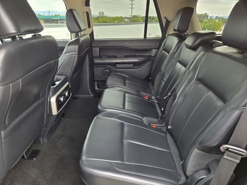 Used 2024 Ford Expedition XLT image 28