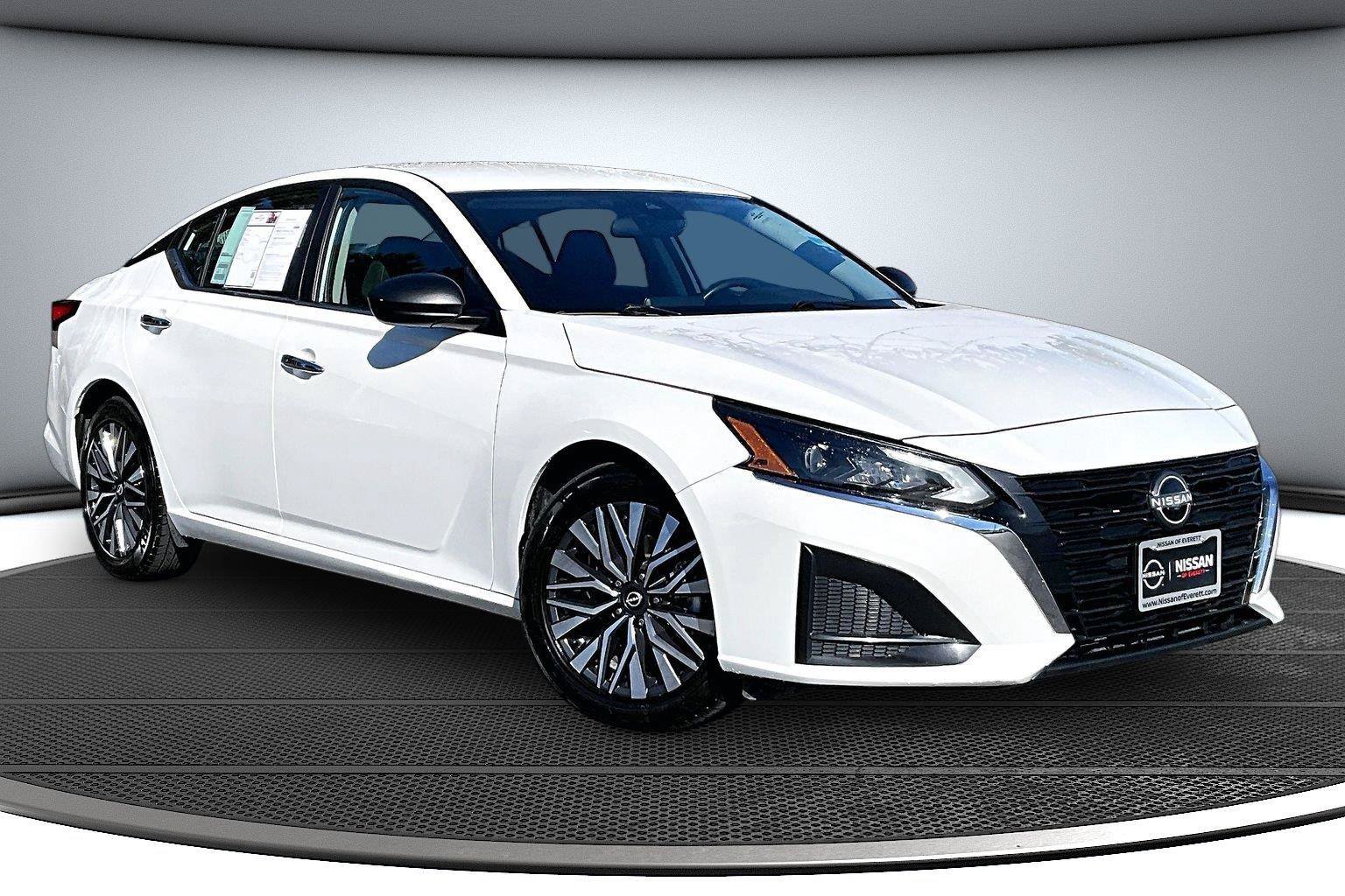 Used 2025 Nissan Altima 2.5 SV FWD image 1