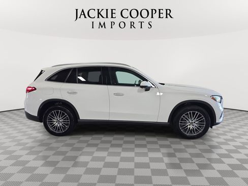 Certified 2025 Mercedes-Benz GLC 300 4MATIC image 4