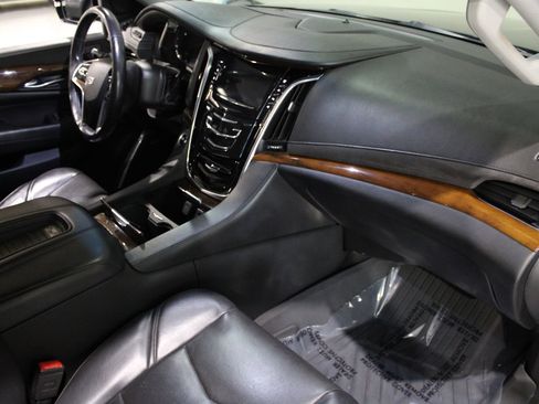 Used 2019 Cadillac Escalade Premium Luxury image 27