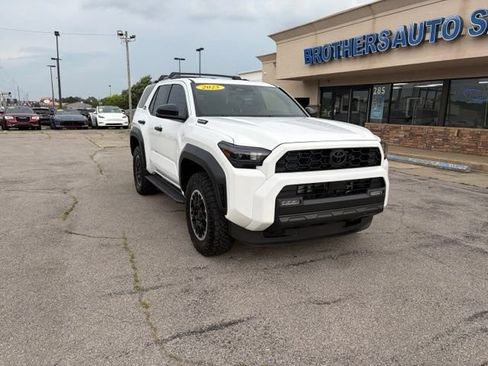 Used 2025 Toyota 4Runner 4WD image 10