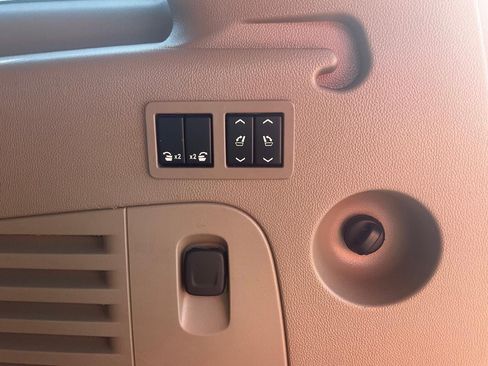 Used 2019 Chevrolet Suburban Premier image 25