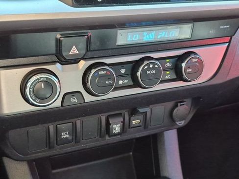 Used 2021 Toyota Tacoma SR5 AWD/4WD image 13