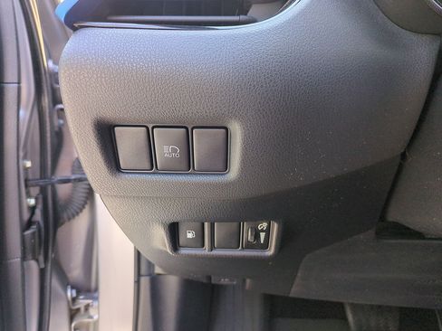 Used 2019 Toyota C-HR XLE FWD image 16