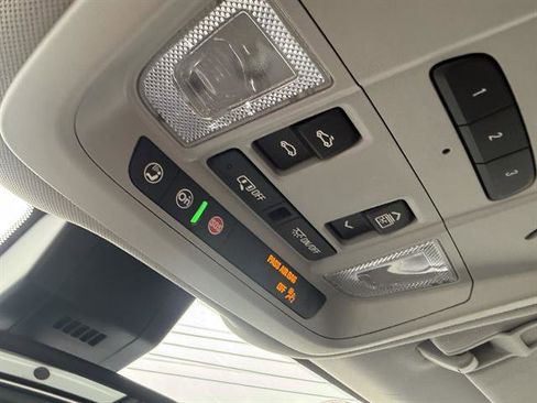 Used 2023 Chevrolet Equinox Premier image 48