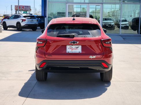 New 2026 Chevrolet Trax RS w/ Sunroof Package FWD image 8