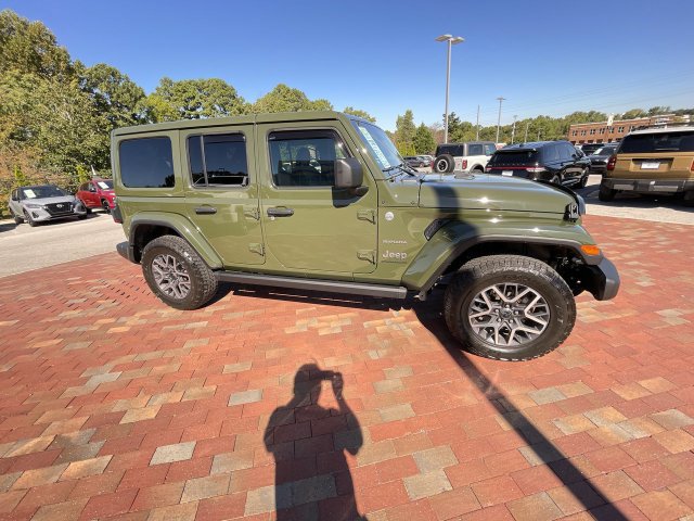 Used 2024 Jeep Wrangler Unlimited Sahara w/ Technology Group AWD/4WD image 37