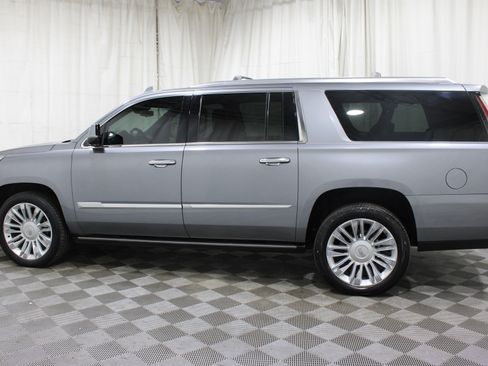 Used 2019 Cadillac Escalade ESV Platinum image 36