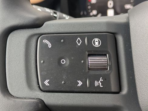 Certified 2025 Land Rover Defender 110 X-Dynamic SE image 16