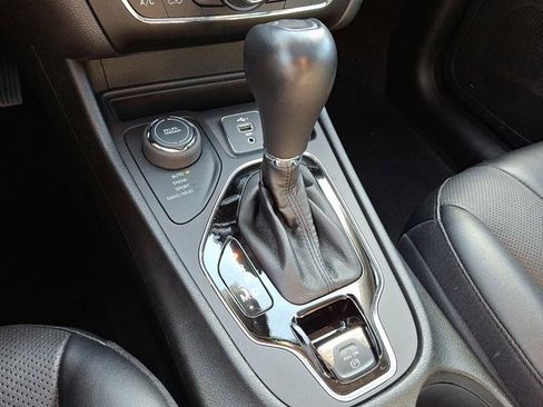 Used 2022 Jeep Cherokee Limited image 17