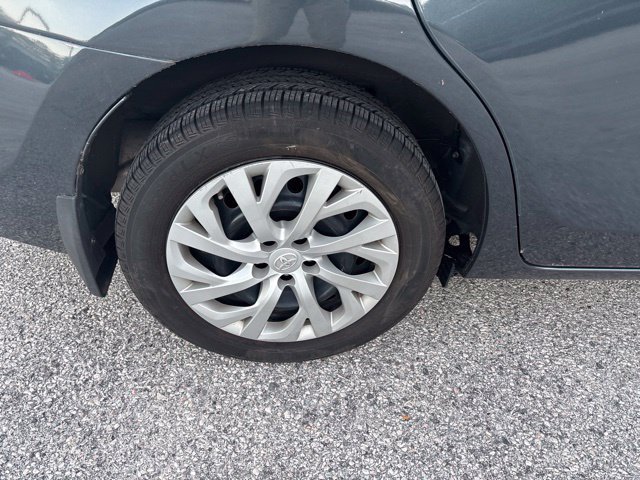 Used 2017 Toyota Corolla LE w/ Carpet Mat Package (TMS) FWD image 3