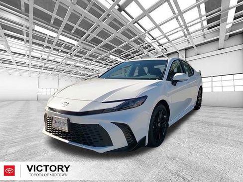 Used 2026 Toyota Camry SE image 7