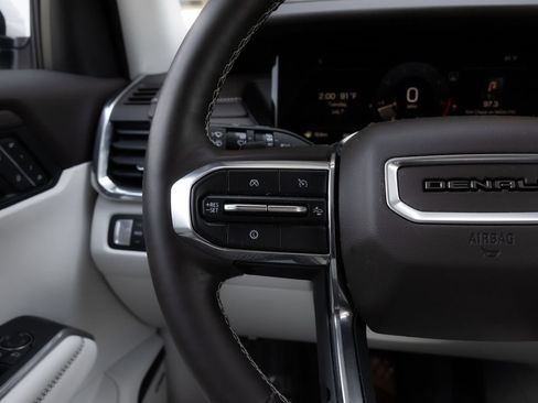 Used 2025 GMC Acadia Denali AWD/4WD image 18