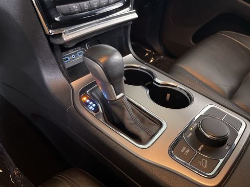 Used 2020 Jeep Grand Cherokee Limited AWD/4WD image 18
