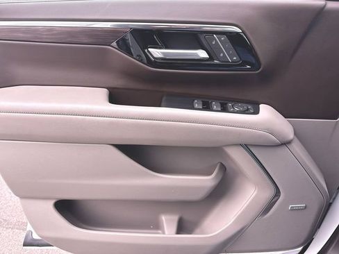 Used 2025 Chevrolet Suburban LT w/ Comfort Package image 22