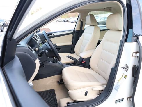 Used 2013 Volkswagen Jetta SE FWD image 8