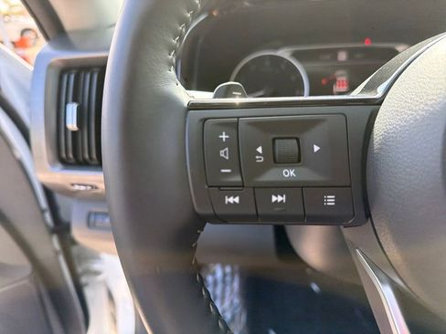 Certified 2025 Nissan Pathfinder SL image 21