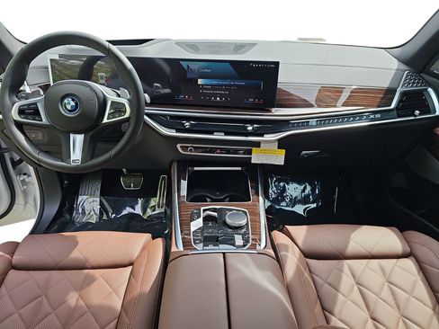 New 2026 BMW X5 xDrive50e w/ M Sport Package AWD/4WD image 9