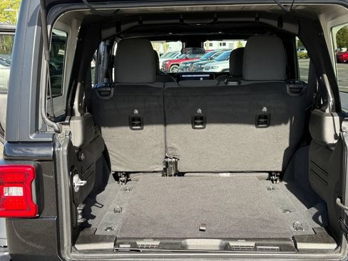 Used 2024 Jeep Wrangler Unlimited Rubicon AWD/4WD image 31