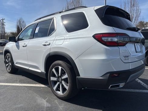 Used 2023 Honda Pilot Touring image 10