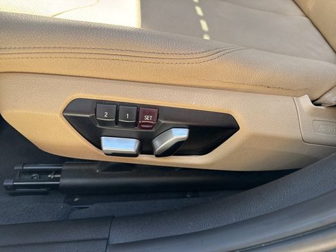 Used 2018 BMW 320i xDrive Sedan AWD/4WD image 32