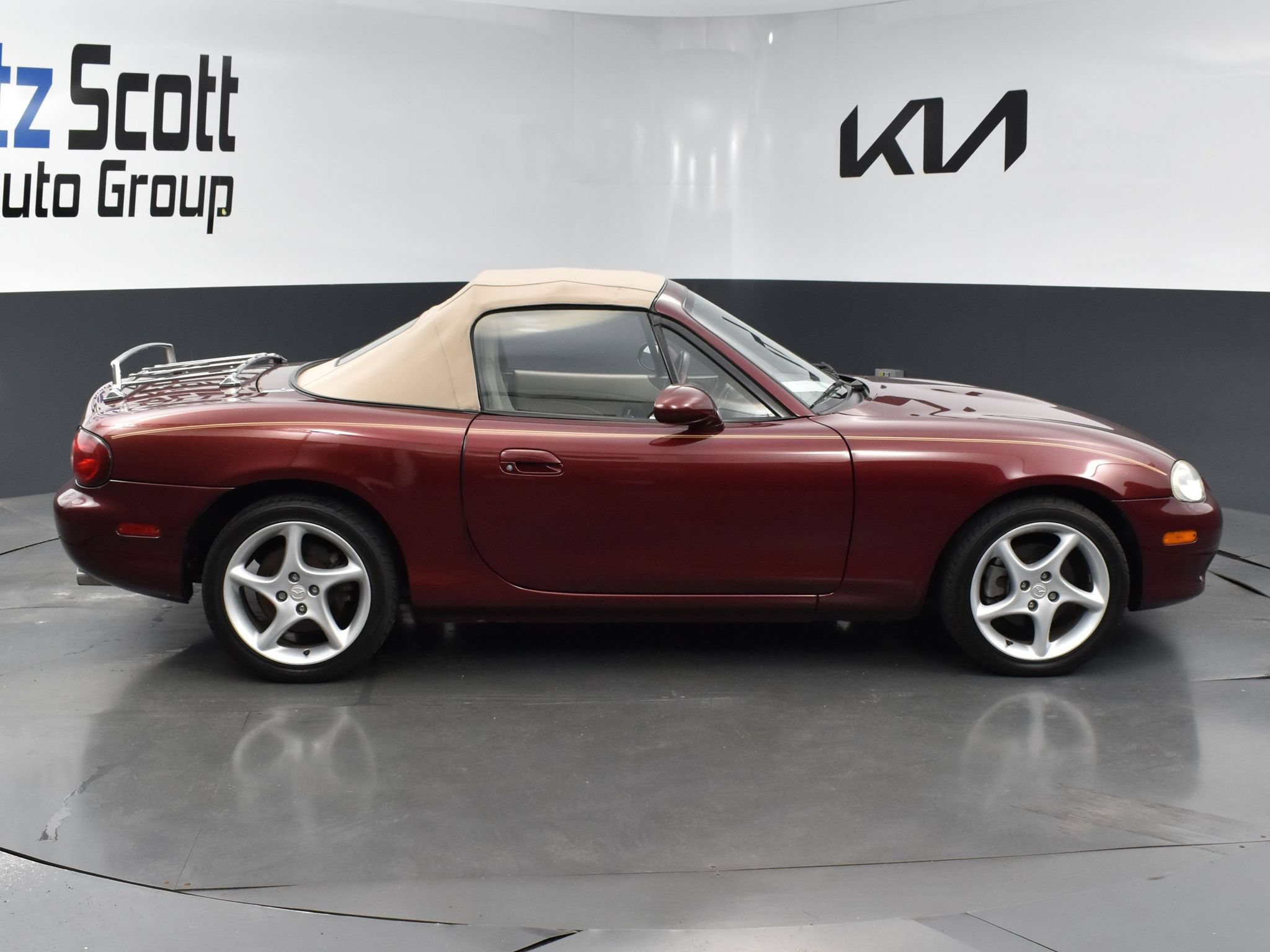 Used 2003 MAZDA MX-5 Miata RWD image 6