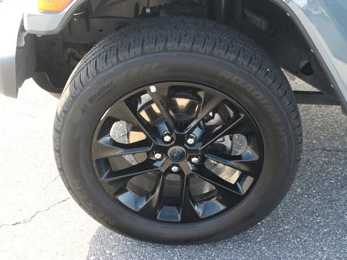 Used 2024 Jeep Wrangler Unlimited Sahara AWD/4WD image 37