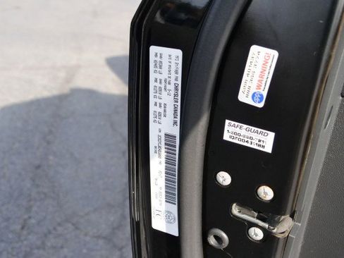 Used 2012 Dodge Challenger SRT8 w/ Premium Sound Group image 31