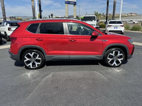 Used 2022 Volkswagen Taos SEL w/ Panoramic Sunroof Package image 11