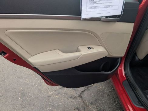 Used 2017 Hyundai Elantra Limited image 10