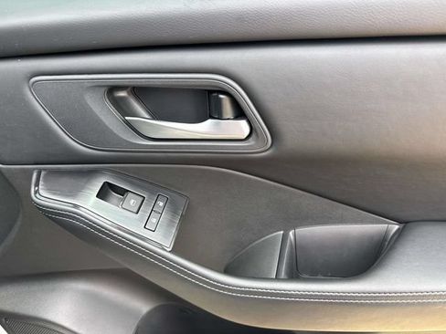 Used 2025 Nissan Rogue SV FWD image 20
