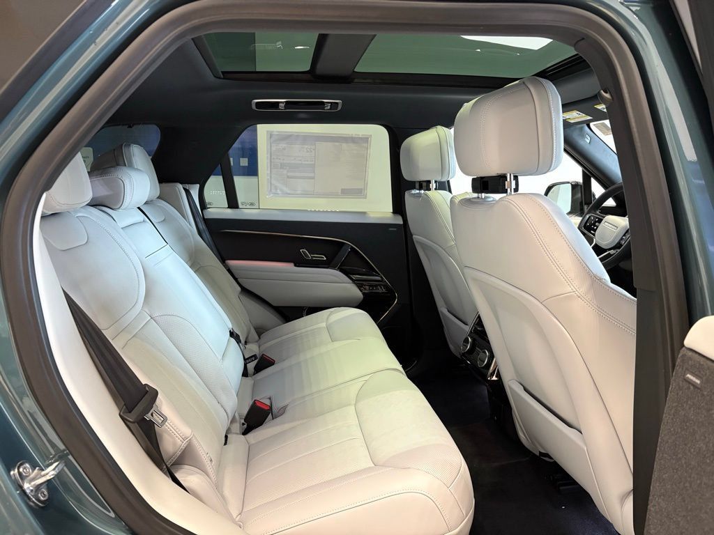 New 2026 Land Rover Range Rover Sport SE AWD/4WD image 14